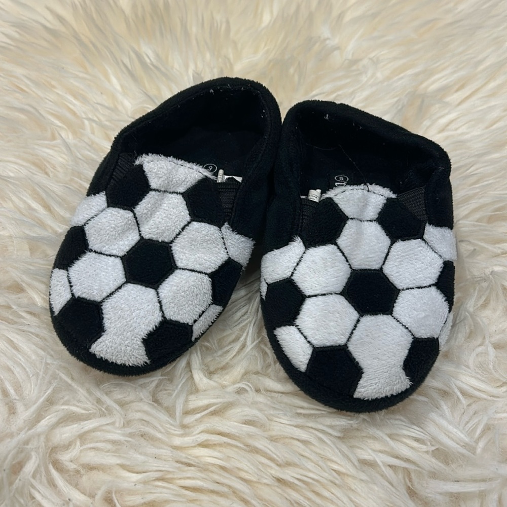 Black and White Soccer Style Slip-On Slippers with Grip in size 6